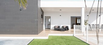 Beautiful Villa Sandra (just families) with Pool, Air Conditioning & Terraces