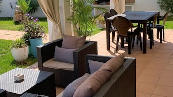 屋外ダイニングエリア