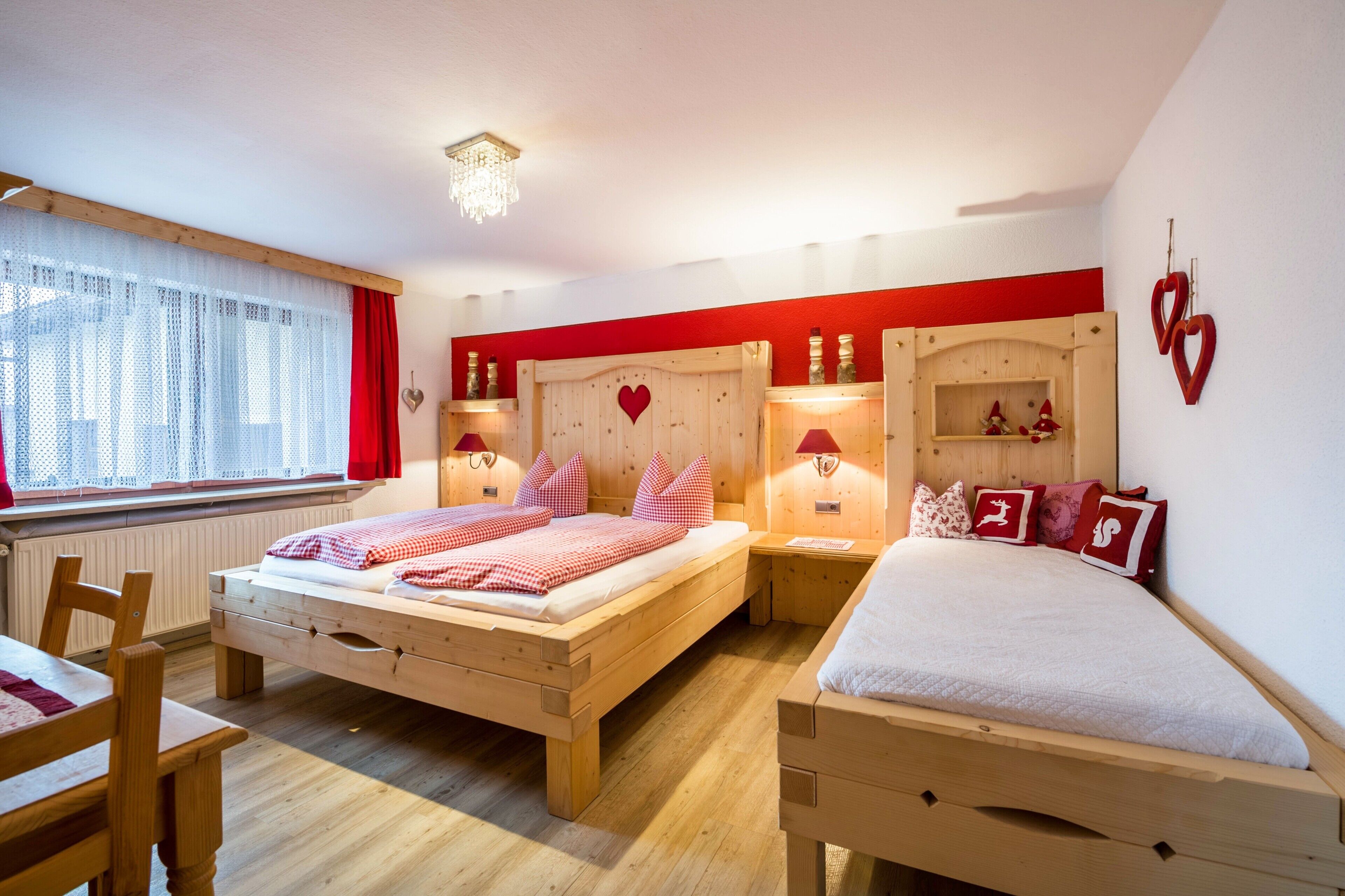 3 chambres, fer et planche à repasser, Wi-Fi gratuit, draps fournis