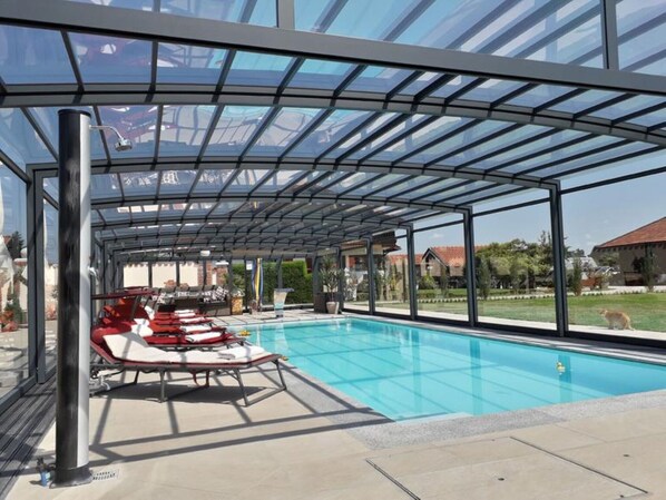 Pool - Rustic Holiday Home Annelies with Wi-Fi, Garden, Terrace (Übersee)