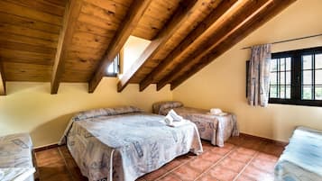 5 bedrooms, iron/ironing board, free WiFi, bed sheets