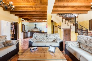 Télévision, cheminée