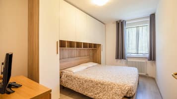 2 Schlafzimmer, BĂŒgeleisen/BĂŒgelbrett, kostenloses WLAN, BettwĂ€sche
