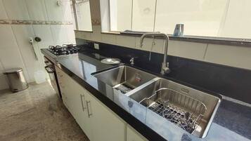 Refrigerador, tostadora, licuadora, freezer