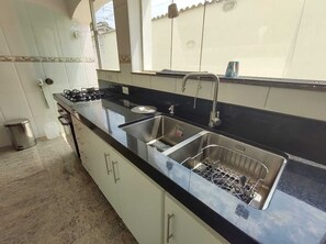 Fridge, toaster, blender, freezer - Event Space - Pool/Barbecue - near Pernambuco Beach (Balneario Praia do Pernambuco)