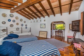 4 bedrooms, iron/ironing board, free WiFi, bed sheets