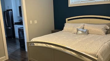 5 bedrooms, iron/ironing board, WiFi, bed sheets