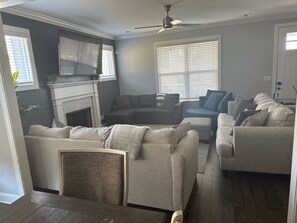 TV - Chattanooga Getaway 5 bedroom SLEEPS 15 (Chattanooga)