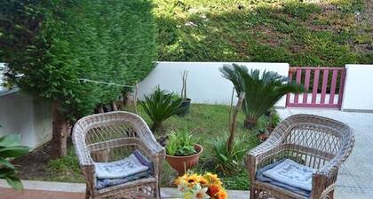 Gemütliche Ferienwohnung "Casa a Torre dell'Orso PT55" mit Garten