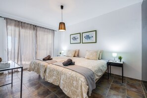 2 slaapkamers, een strijkplank/strijkijzer, gratis wifi, beddengoed