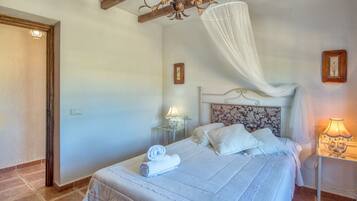 4 dormitoris, planxa i posts de planxar, wifi gratuïta i roba de llit