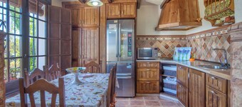 Holiday Home Villa Victoria with Garden, Saltwater Pool, Terrace & Wi-Fi