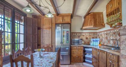 Holiday Home Villa Victoria with Garden, Saltwater Pool, Terrace & Wi-Fi