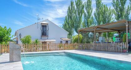 Holiday Home Villa Victoria with Garden, Saltwater Pool, Terrace & Wi-Fi – Pet Friendly