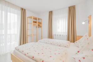 1 bedroom, free WiFi, bed sheets