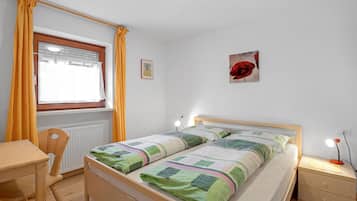 2 bedrooms, iron/ironing board, free WiFi, bed sheets