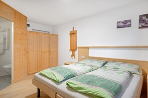 2 habitaciones, tabla de planchar con plancha y wifi gratis 