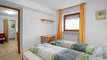 2 bedrooms, iron/ironing board, free WiFi, bed sheets