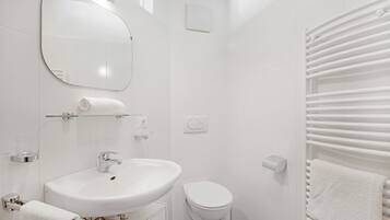 Dusch, hårtork och handdukar