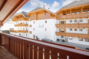 Property grounds - Haus Aue - Apartment 2 with Balcony, Mountain View & Wi-Fi (Olang)