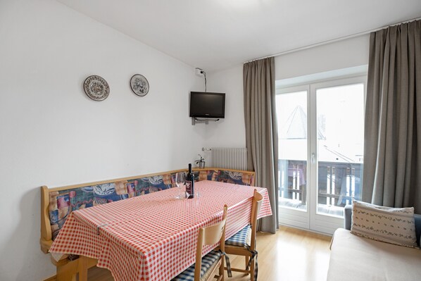 Dining - Holiday Apartment “Kruma - Bankl 1” with Mountain View, Wi-Fi & Balcony (Olang)