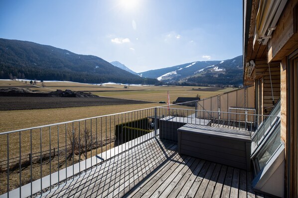 Property grounds - Luxurious Apartment "Durnbrunn 4" with Terrace, Mountain View & Wi-Fi (Olang)