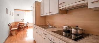 Haus Aue - Appartement 1 met balkon, uitzicht op de bergen & WiFi