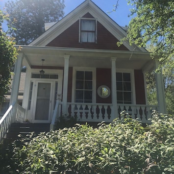 Front porch & entrance 219 Coyote Street