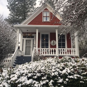 Exterior detail - Cozy Suite Downtown Nevada City Located In The Historic Hatfield House (Nevada City)