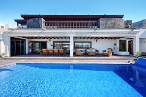 Pool - Villa "Finca Daniela" with Sea View, Wi-Fi, Pool, Garden & Terrace (Famara)