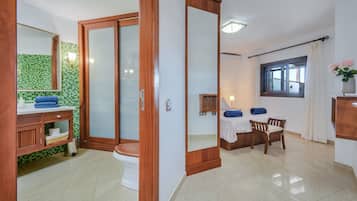 5 Schlafzimmer, Bügeleisen/Bügelbrett, kostenloses WLAN, Bettwäsche