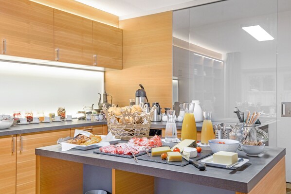 Dining - Holiday Apartment “Kruma - Gsail 3” with Mountain View, Wi-Fi & Balcony (Olang)