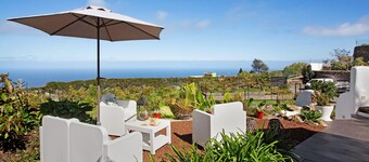 Beautiful "Casa Adayeim 1" with Pool, Wi-Fi, Terraces, Sea & Mountain Views