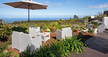 Magnifique "Casa Adayeim 1" avec piscine, Wi-Fi, terrasses, vues sur la mer et les montagnes