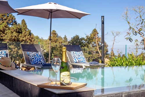 Beautiful "Casa Adayeim 1" with Pool, Wi-Fi, Terraces, Sea & Mountain Views