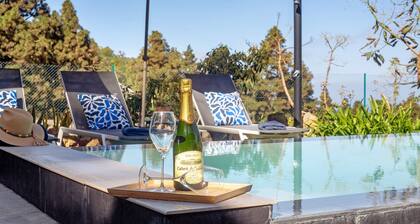 Belle « Casa Adayeim 1 » avec piscine, Wi-Fi, terrasses, vue mer et montagne