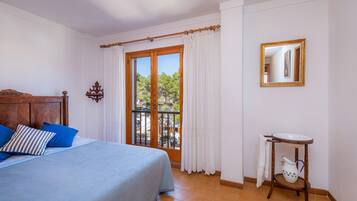 3 slaapkamers, een strijkplank/strijkijzer, gratis wifi, beddengoed