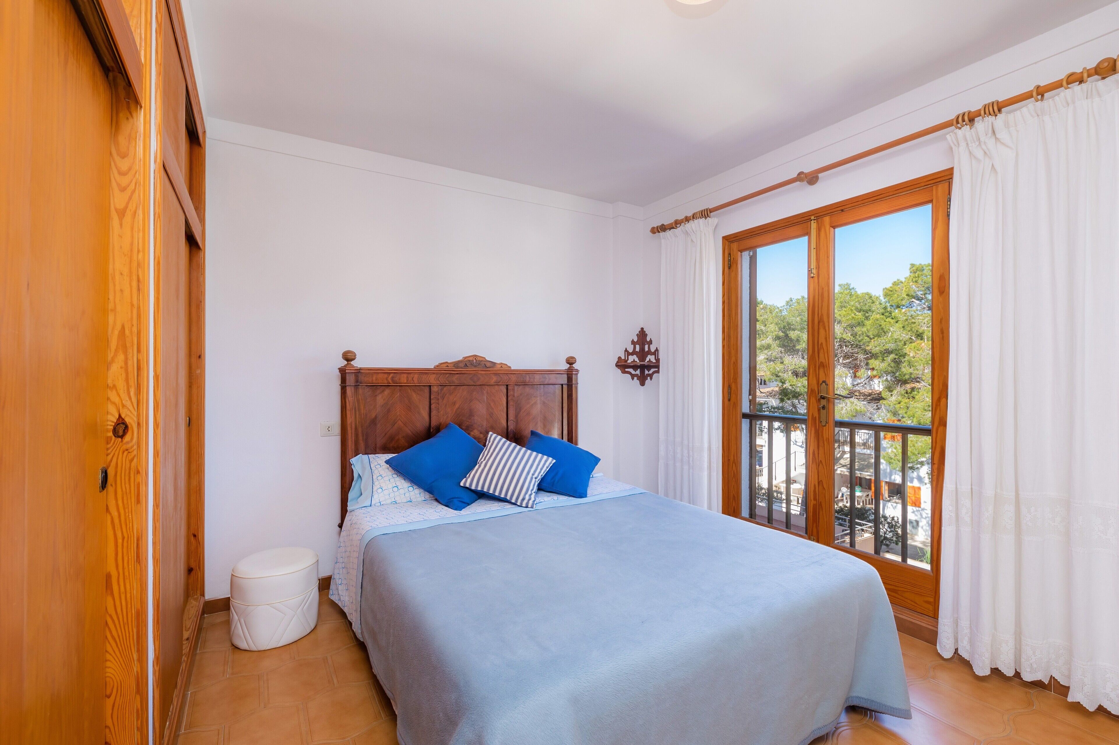 3 dormitorios, tabla de planchar con plancha, wifi gratis y ropa de cama