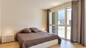 3 bedrooms, iron/ironing board, bed sheets