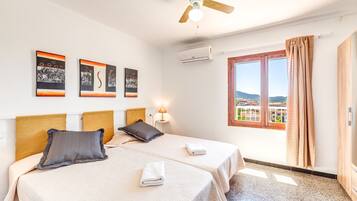 3 Schlafzimmer, BĂŒgeleisen/BĂŒgelbrett, kostenloses WLAN, BettwĂ€sche