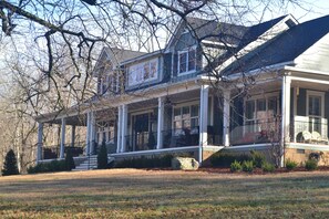 المنشأة من الخارج