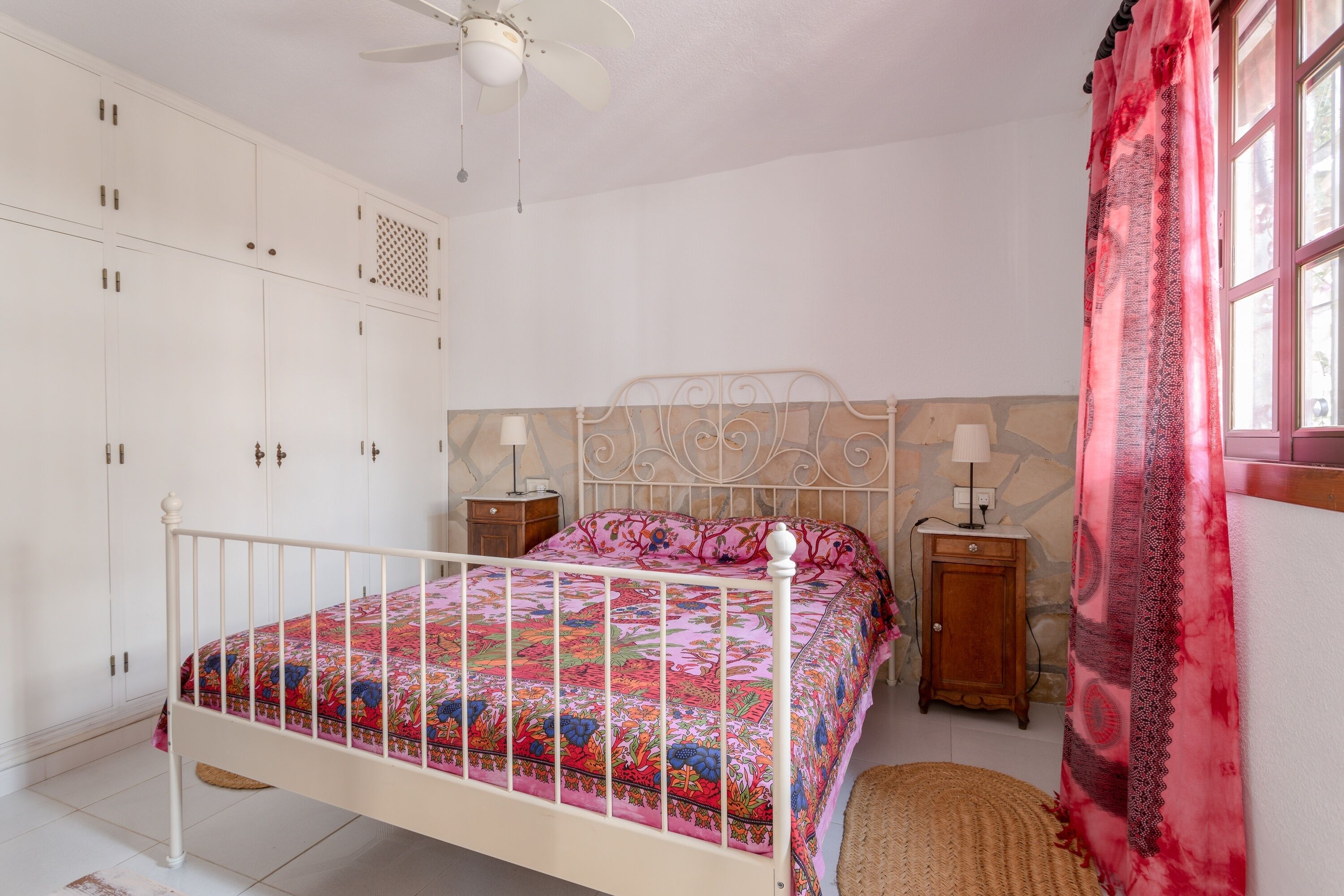 2 slaapkamers, een strijkplank/strijkijzer, gratis wifi, beddengoed