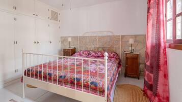 2 slaapkamers, een strijkplank/strijkijzer, gratis wifi, beddengoed