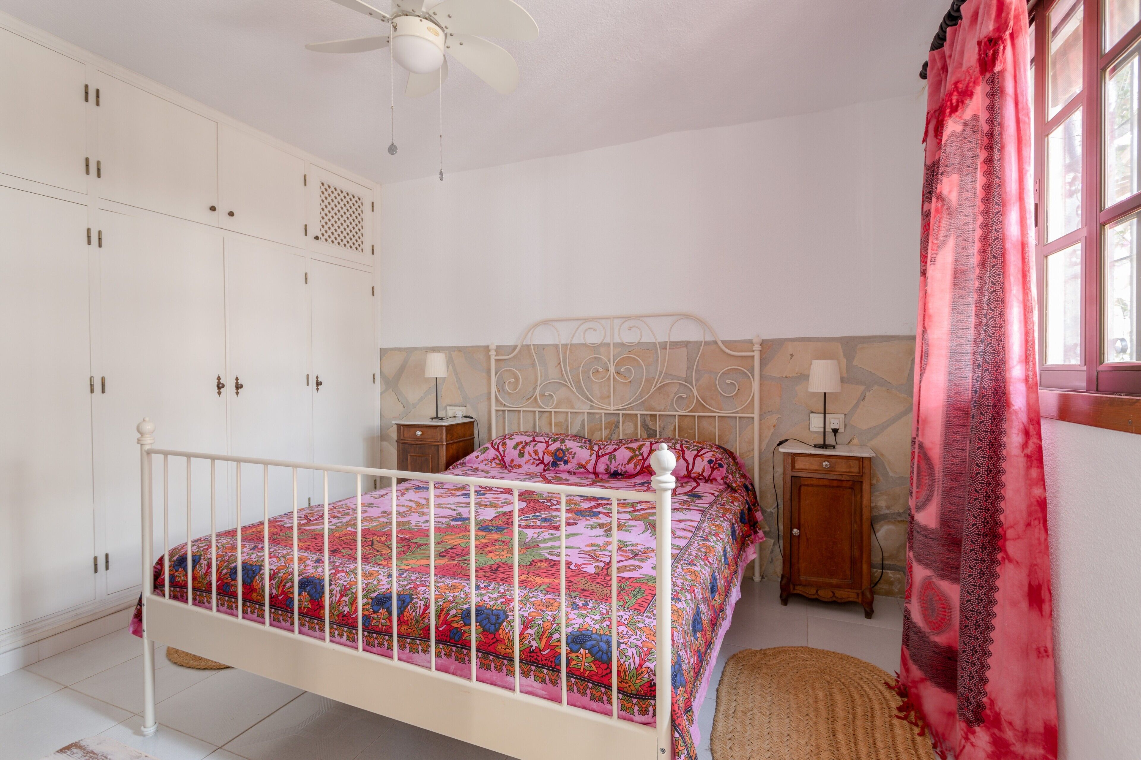 2 slaapkamers, een strijkplank/strijkijzer, gratis wifi, beddengoed