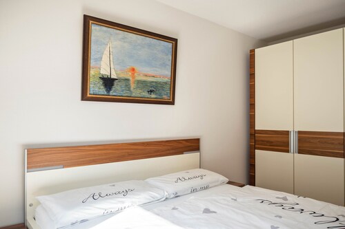 Newly Renovated Apartment “Ferienwohnung bei Marta” with Balcony