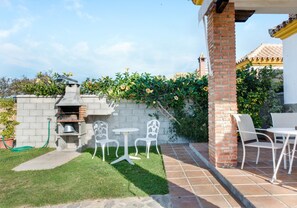 Outdoor dining - “Casas Rurales El Mirador A” with a Shared Pool, Beautiful Views (Vejer de la Frontera, Cádiz)