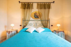 8 bedrooms, free WiFi, bed sheets