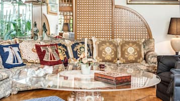 Televisión, mesa de ping pong