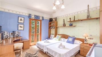 5 bedrooms, iron/ironing board, free WiFi, bed sheets