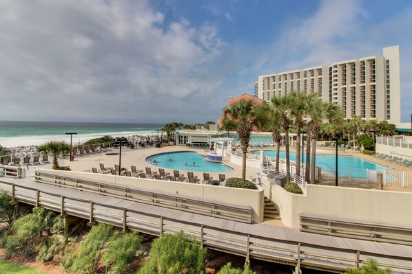 Lämmitetty uima-allas